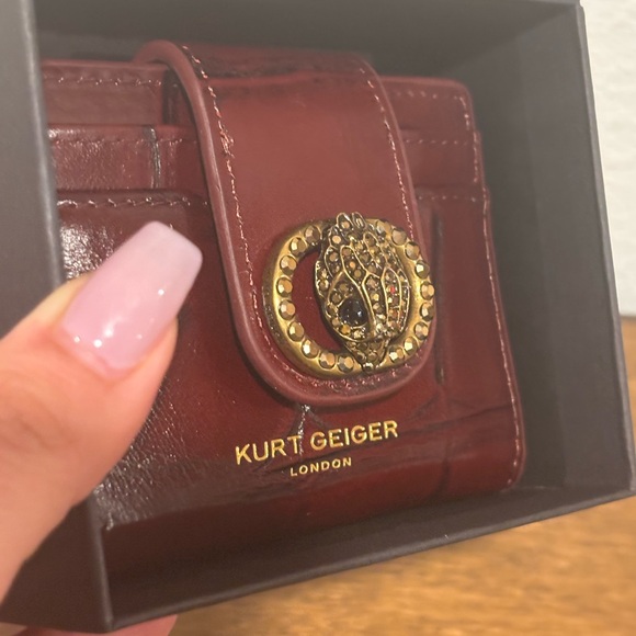 Kurt Geiger Wine Card Holder/Wallet with Gold Emblem - Picture 3 of 9